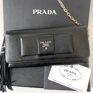 🎀COMING SOON🎀 PRADA WALLET ON CHAIN